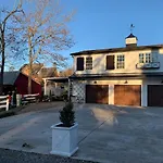 Boyd Harvey Main House & Carriage House